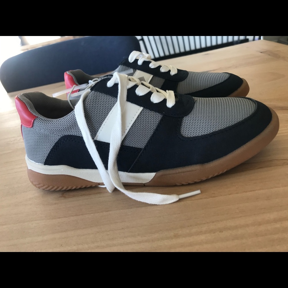 Brand new!! Boys shoes size 6